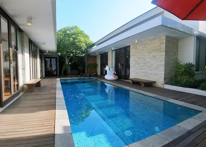 ホテル By Opus Hospitality 4*