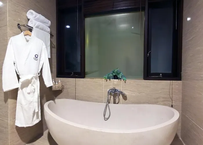 By Opus Hospitality ホテル
