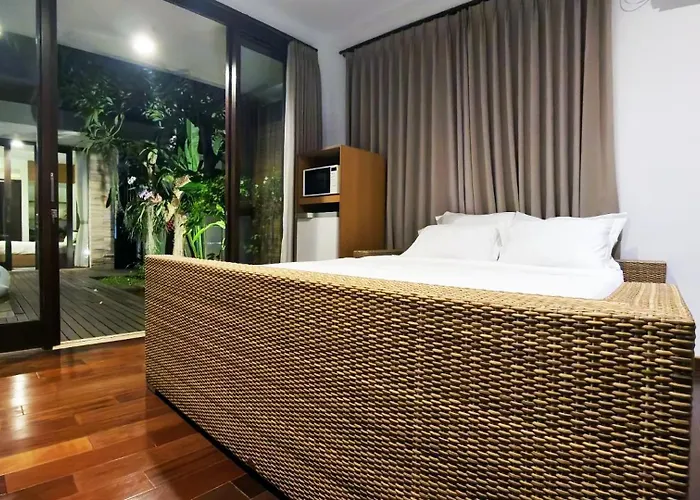 By Opus Hospitality ホテル